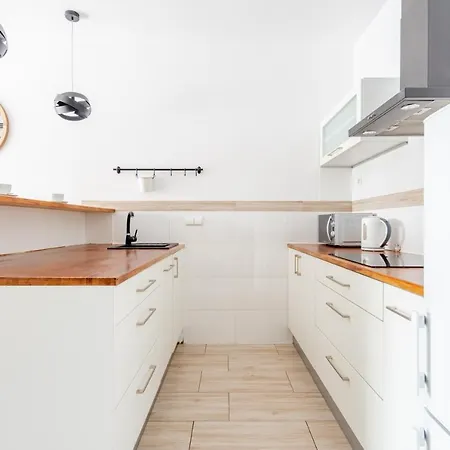 아파트 럭스 아파트먼티 스타라 폴라나