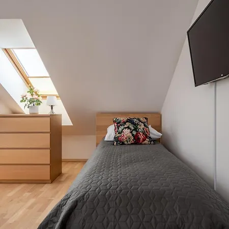 럭스 아파트먼티 스타라 폴라나 아파트 *