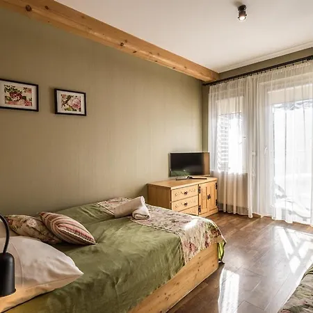 럭스 아파트먼티 스타라 폴라나