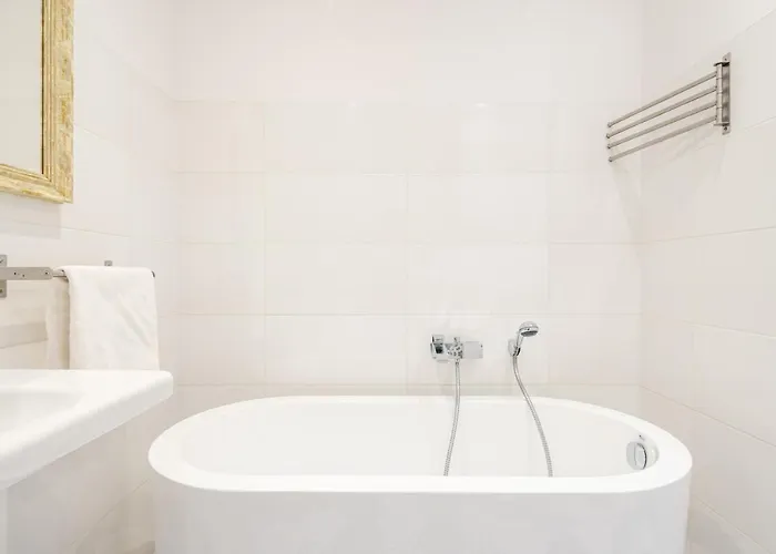 럭스 아파트먼티 스타라 폴라나 *