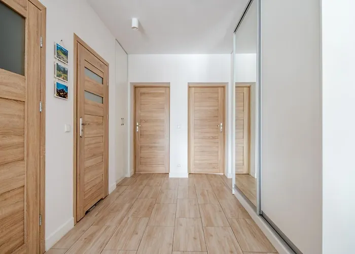 럭스 아파트먼티 스타라 폴라나