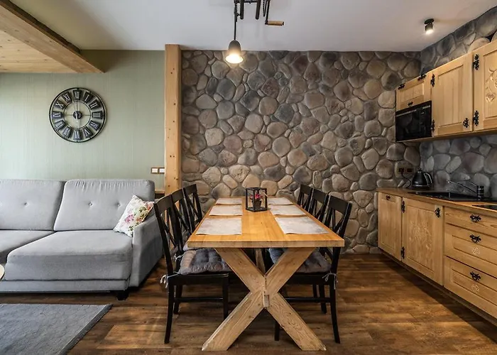 럭스 아파트먼티 스타라 폴라나 아파트